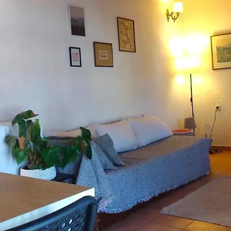 Cosy Loft Apartment, דירה Argyrades