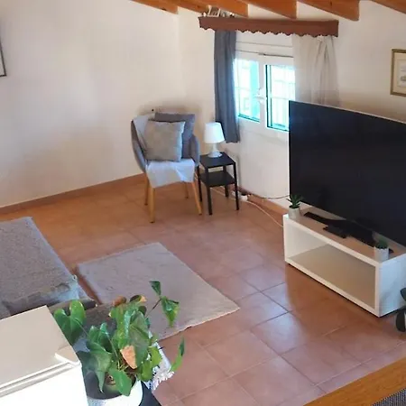 Cosy Loft Apartment, Argyrades